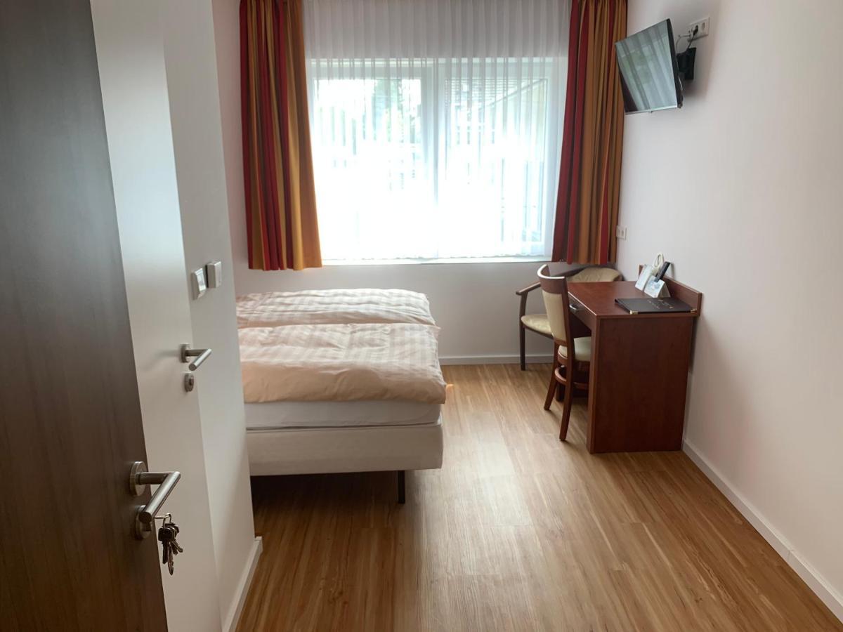 Hotel Restaurant Zur Post Wuppertal Eksteriør bilde